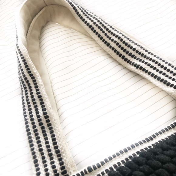 Carly Jean Los Angeles CJLA Marley Woven Tote Bag - Picture 8 of 13